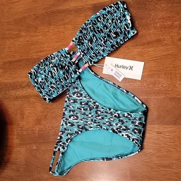 Hurley | Wild Cat Smocked Mod Bikini - Picture 8 of 8